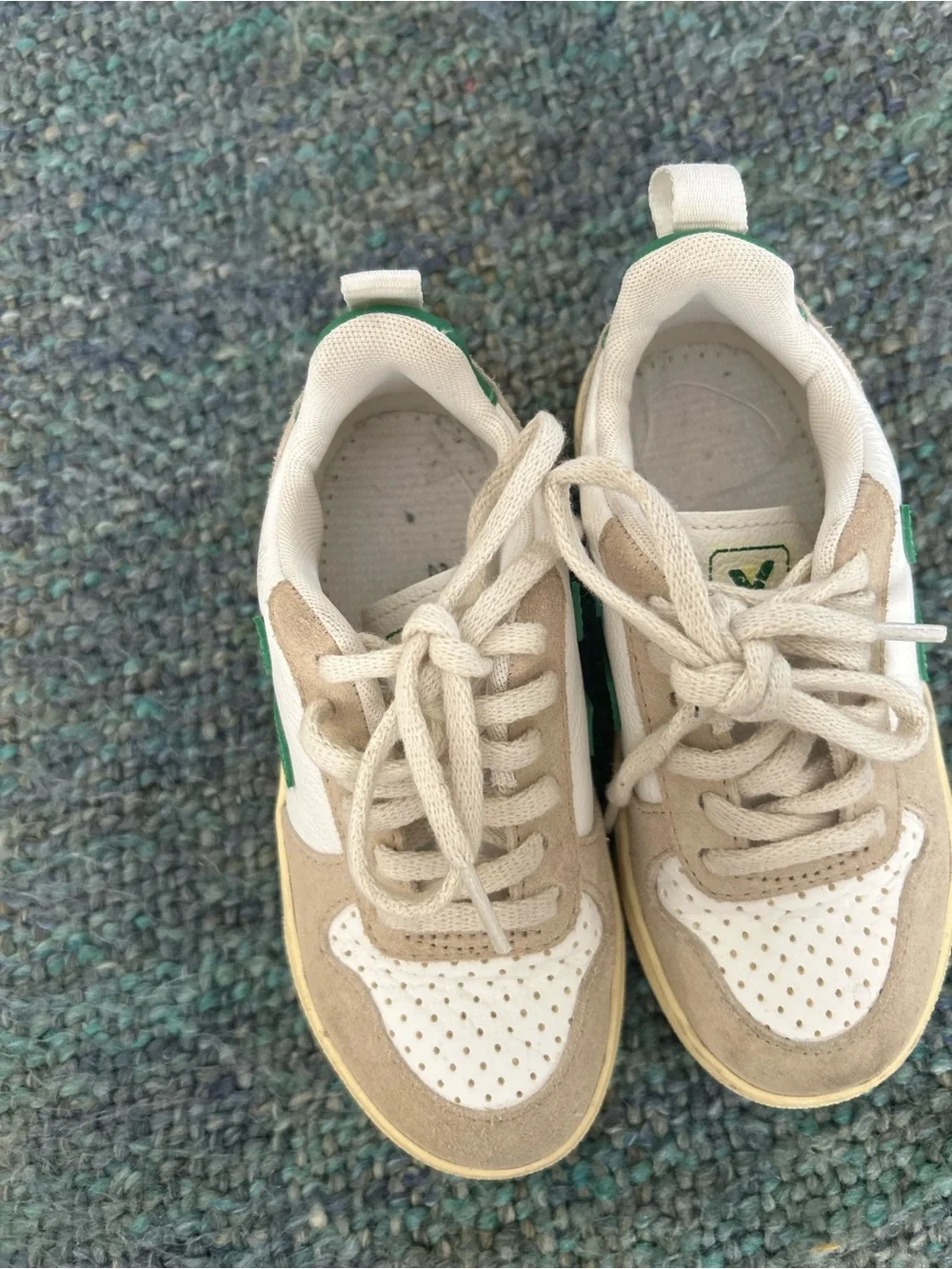 Veja V-10 Sneakers Kids Size 11  White Beige Green Leather Suede Low Top Shoes